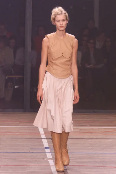 Look 16